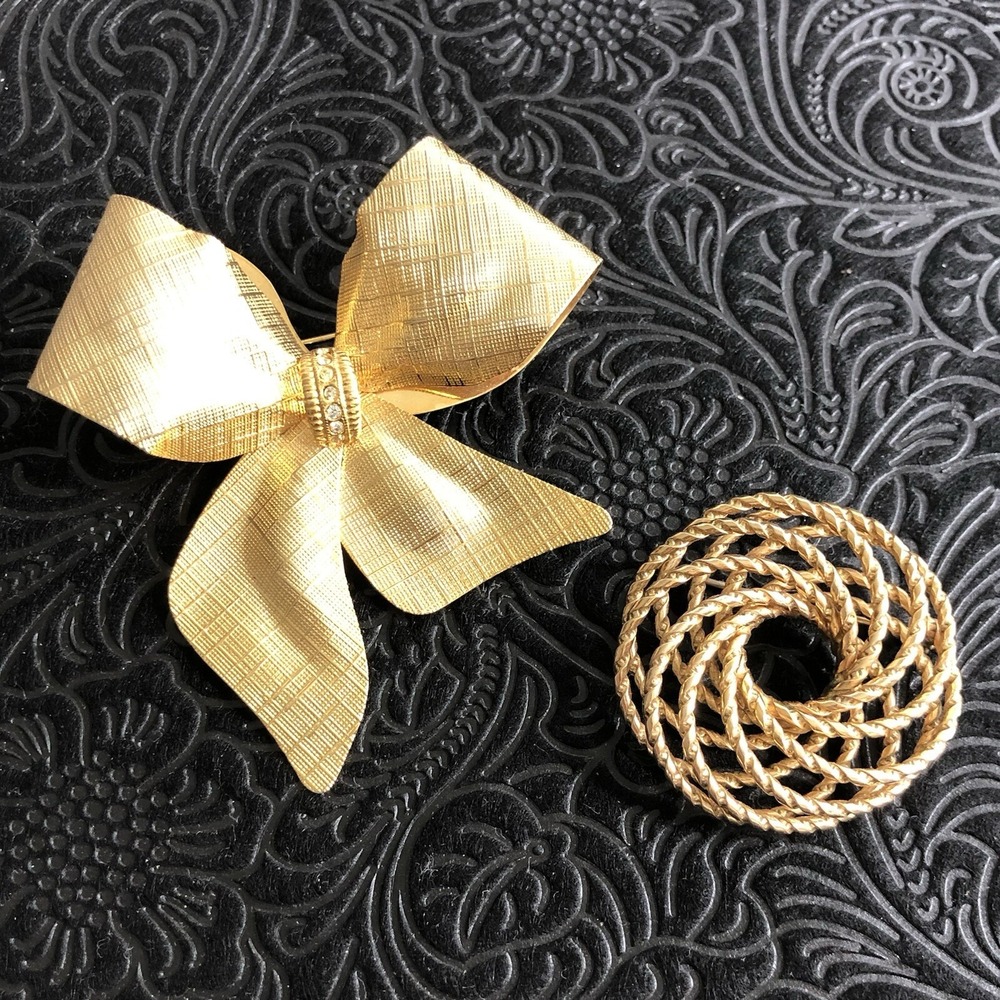Lot of Two Gold Tone Bow With Stones Round Spiral Textured Pin Back Brooch‎